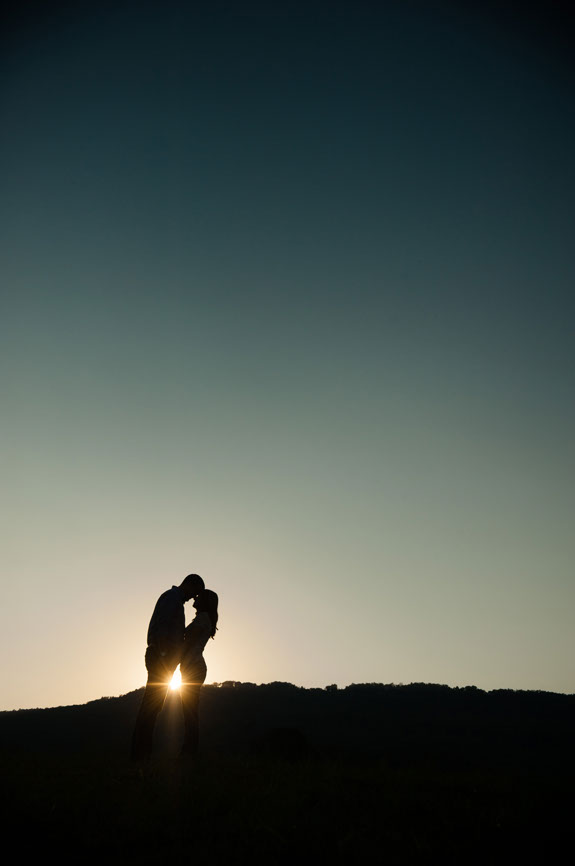 Bride and Groom photographed against sunset. Link to Chattanooga wedding photography information.